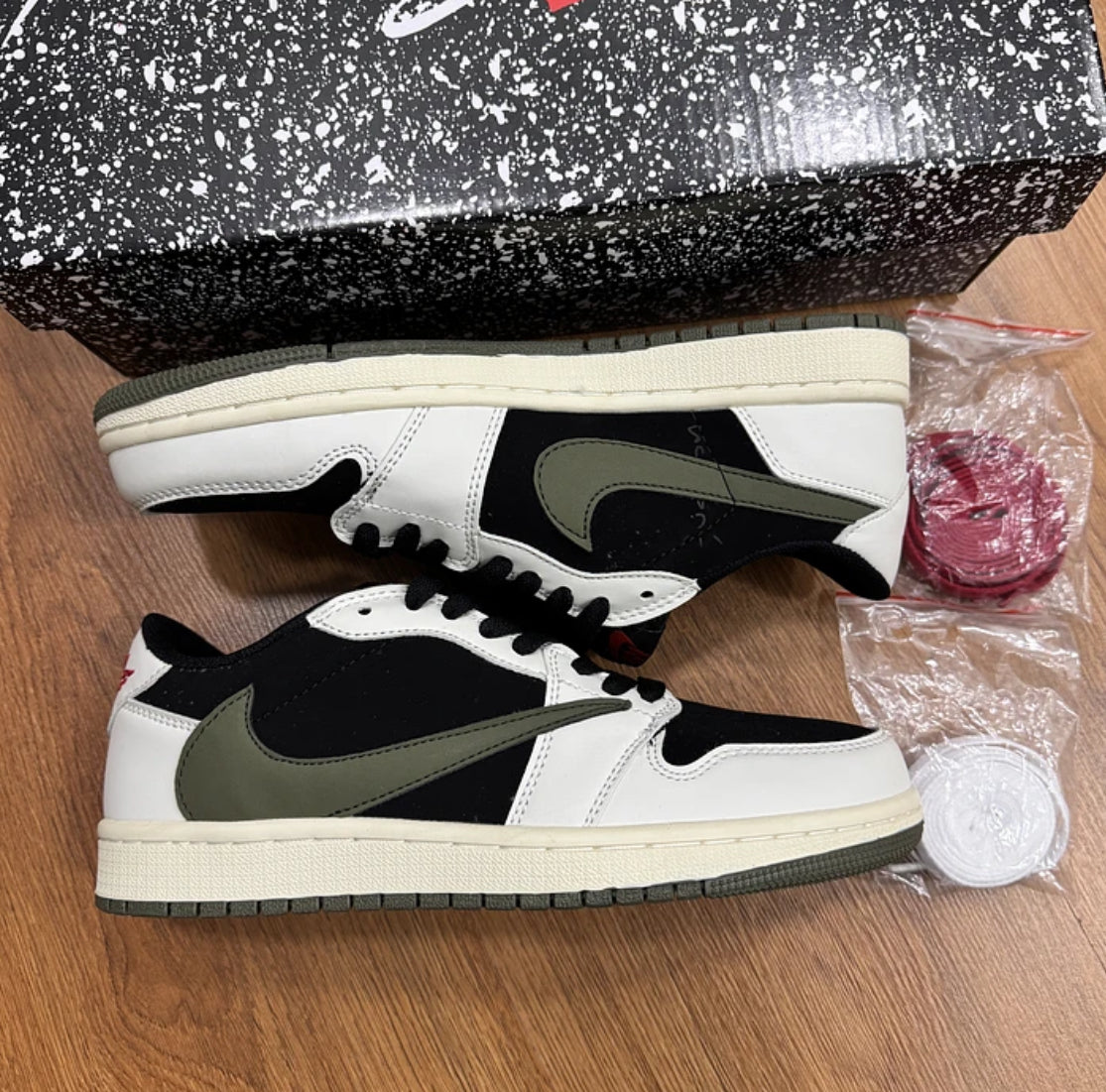 Jordan Retro 1 Low Travis Beige Black