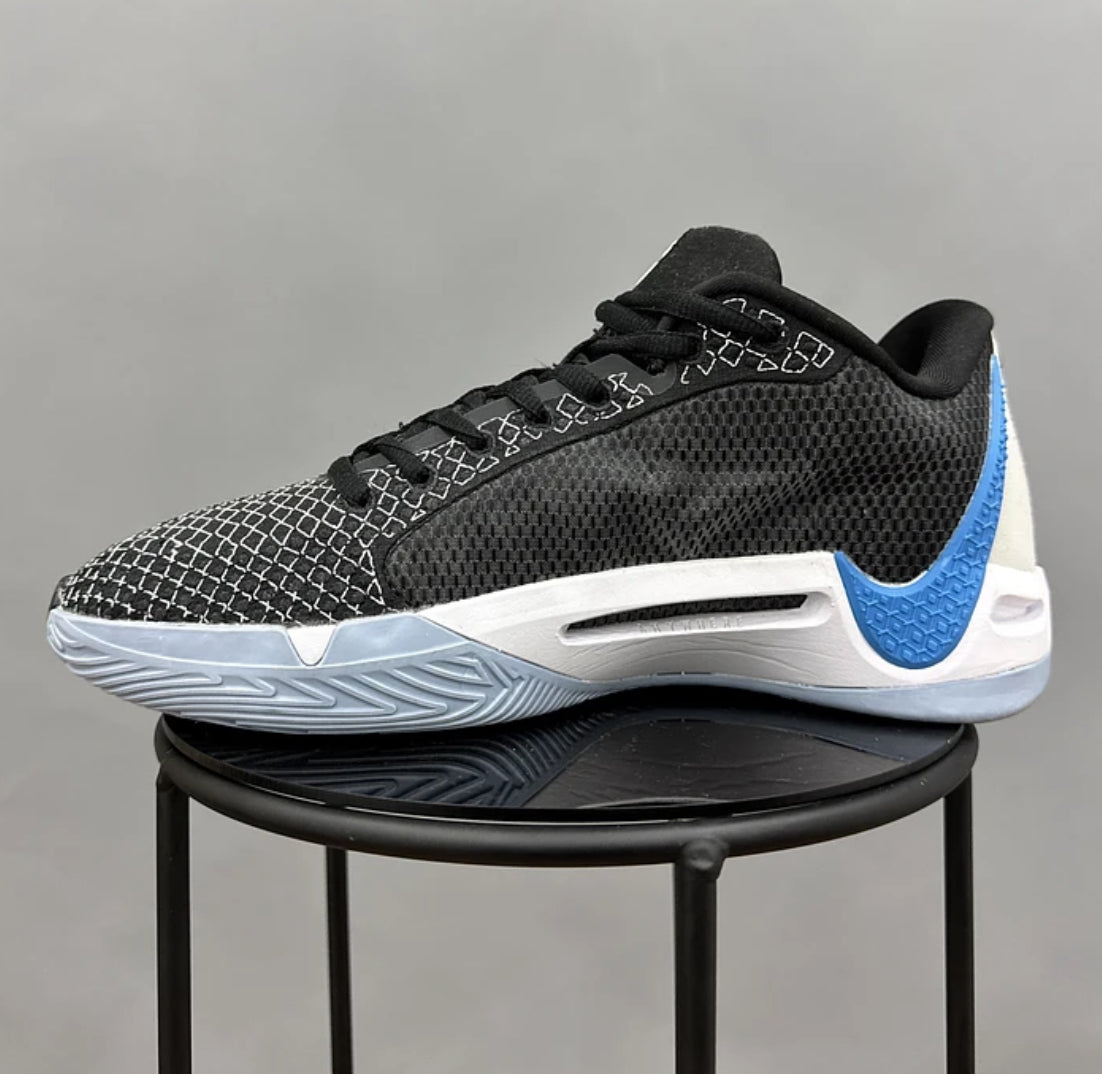 Nike Sabrina Magnetic