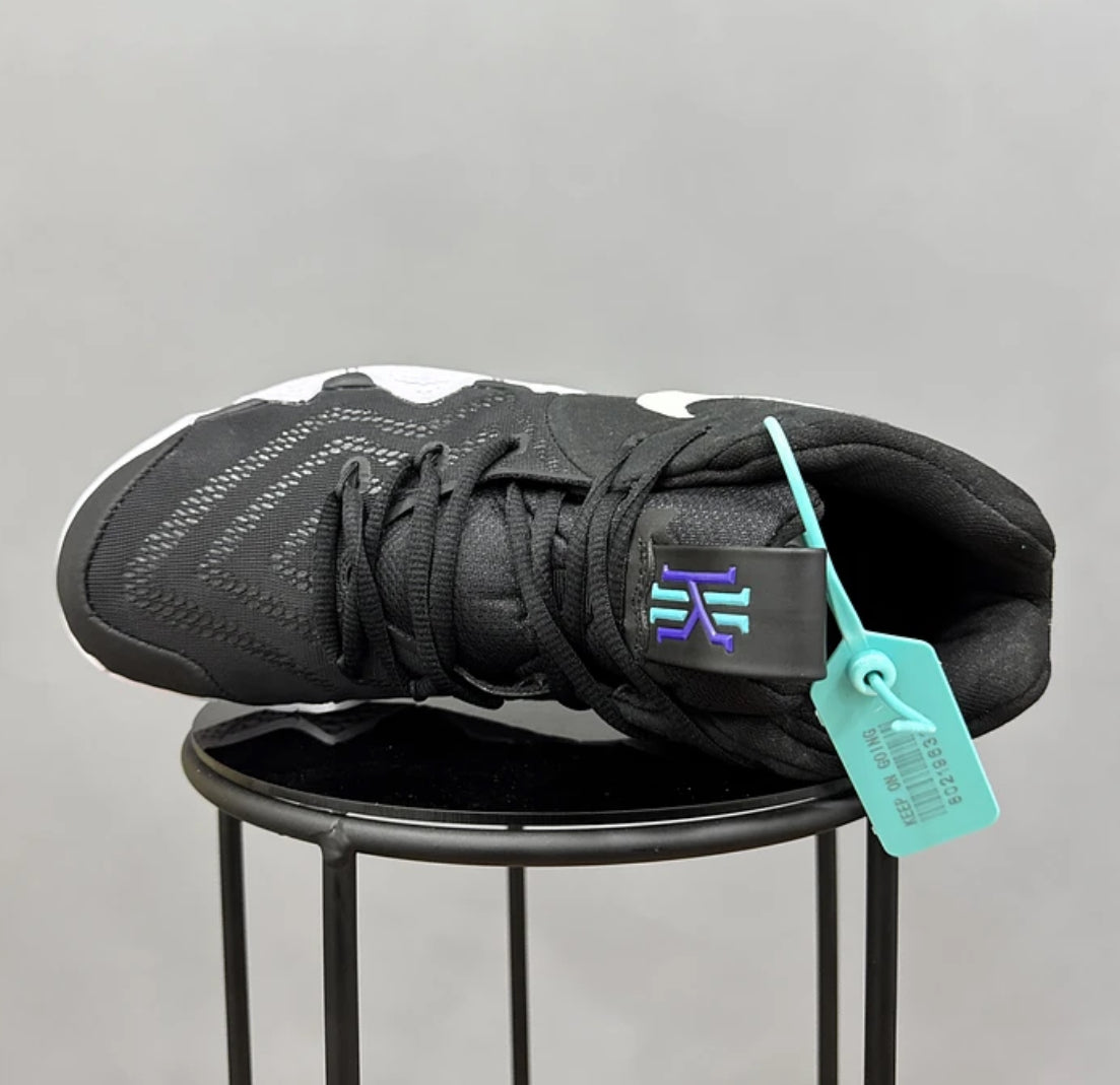 Nike Kyrie 4 Black White