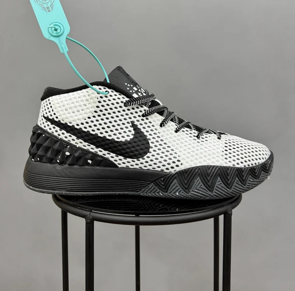 Nike Kyrie 4 Black