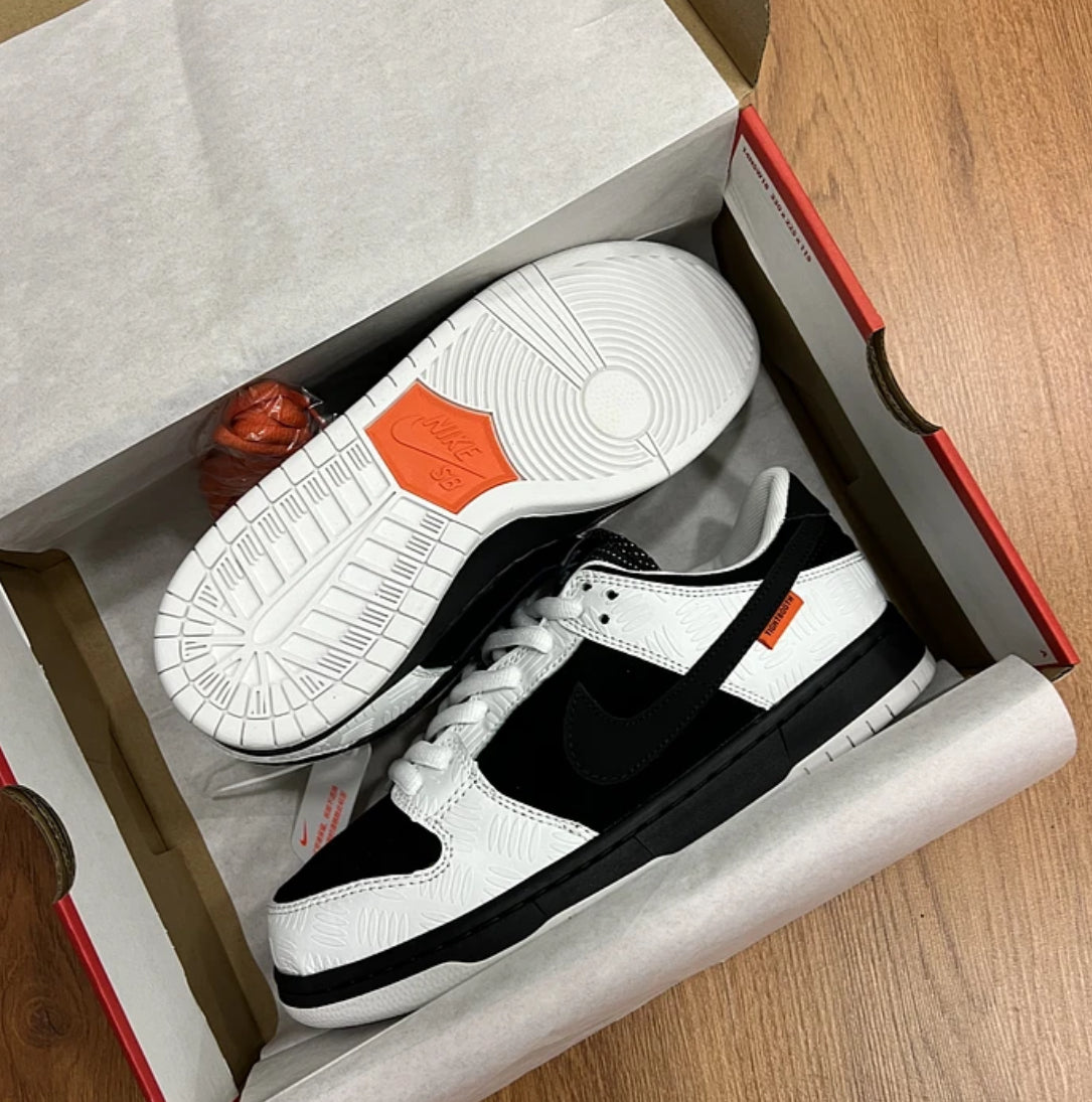 Nike Sb Dunk TightBooth