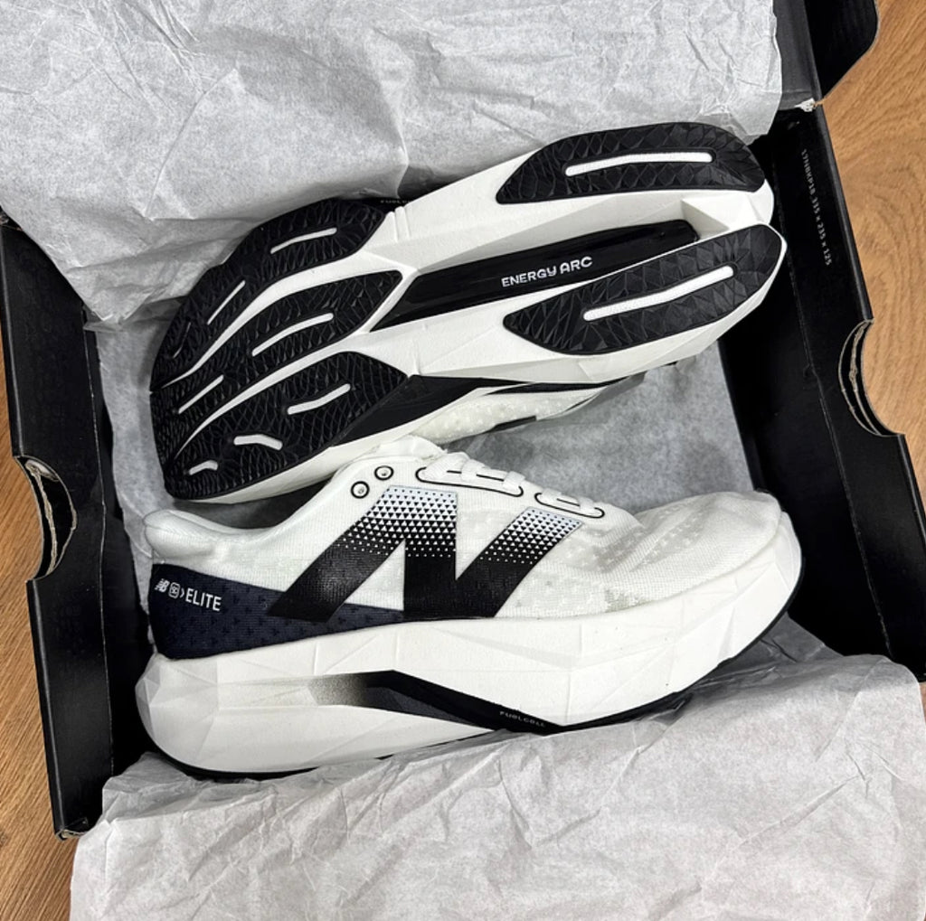 New Balance Elite Revel V4 Blanco Negro