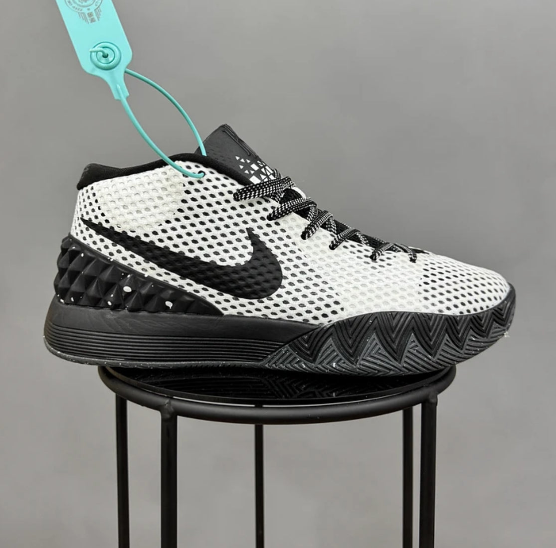 Nike Kyrie 1 Grey Black
