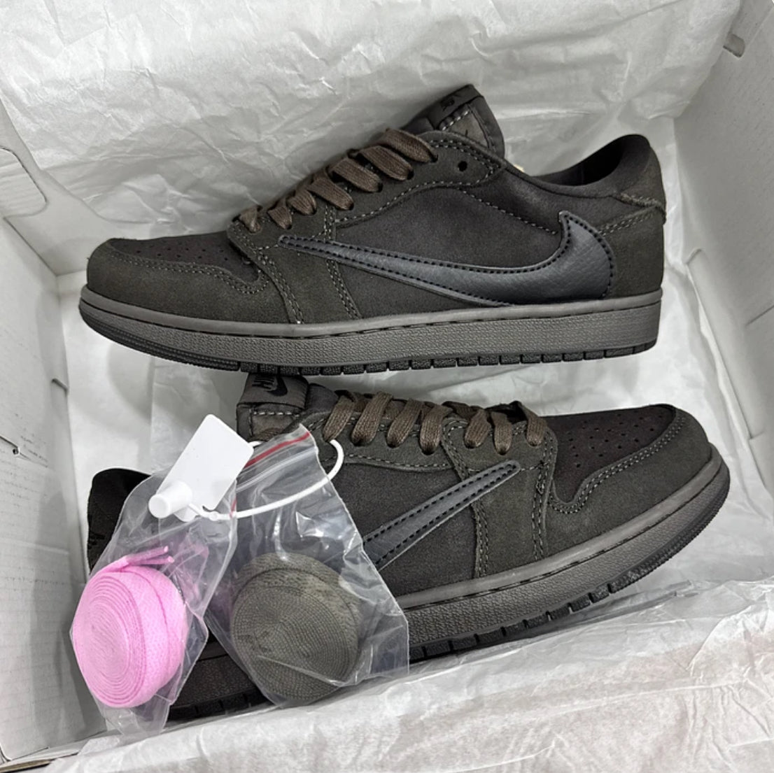 Jordan Retro 1 Low Travis Velvet Brown