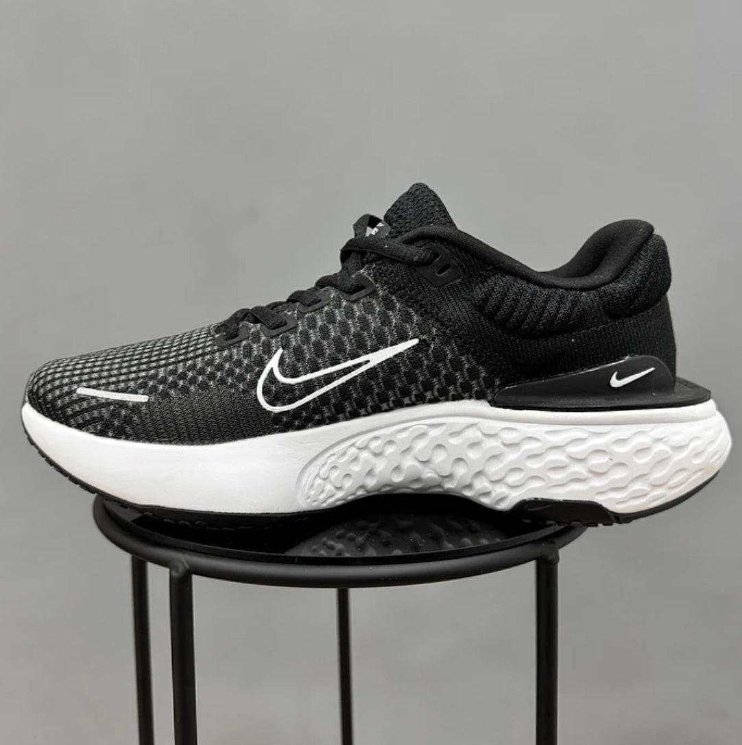 Nike Invincible 2 Negro