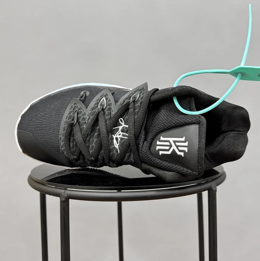 Nike Kyrie 5 Magic