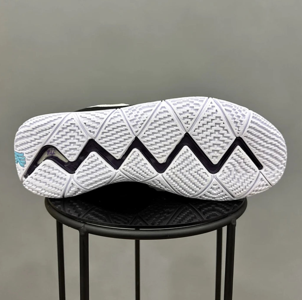 Nike Kyrie 4 Black White