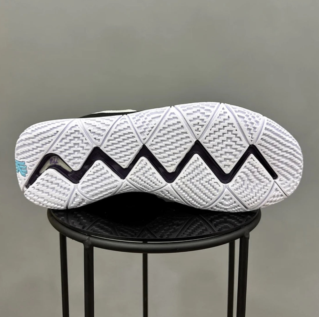 Nike Kyrie 4 Black White