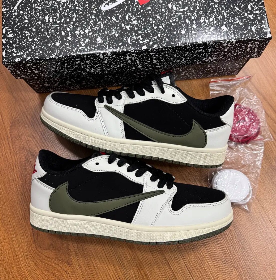 Jordan Retro 1 Low Travis Beige Black