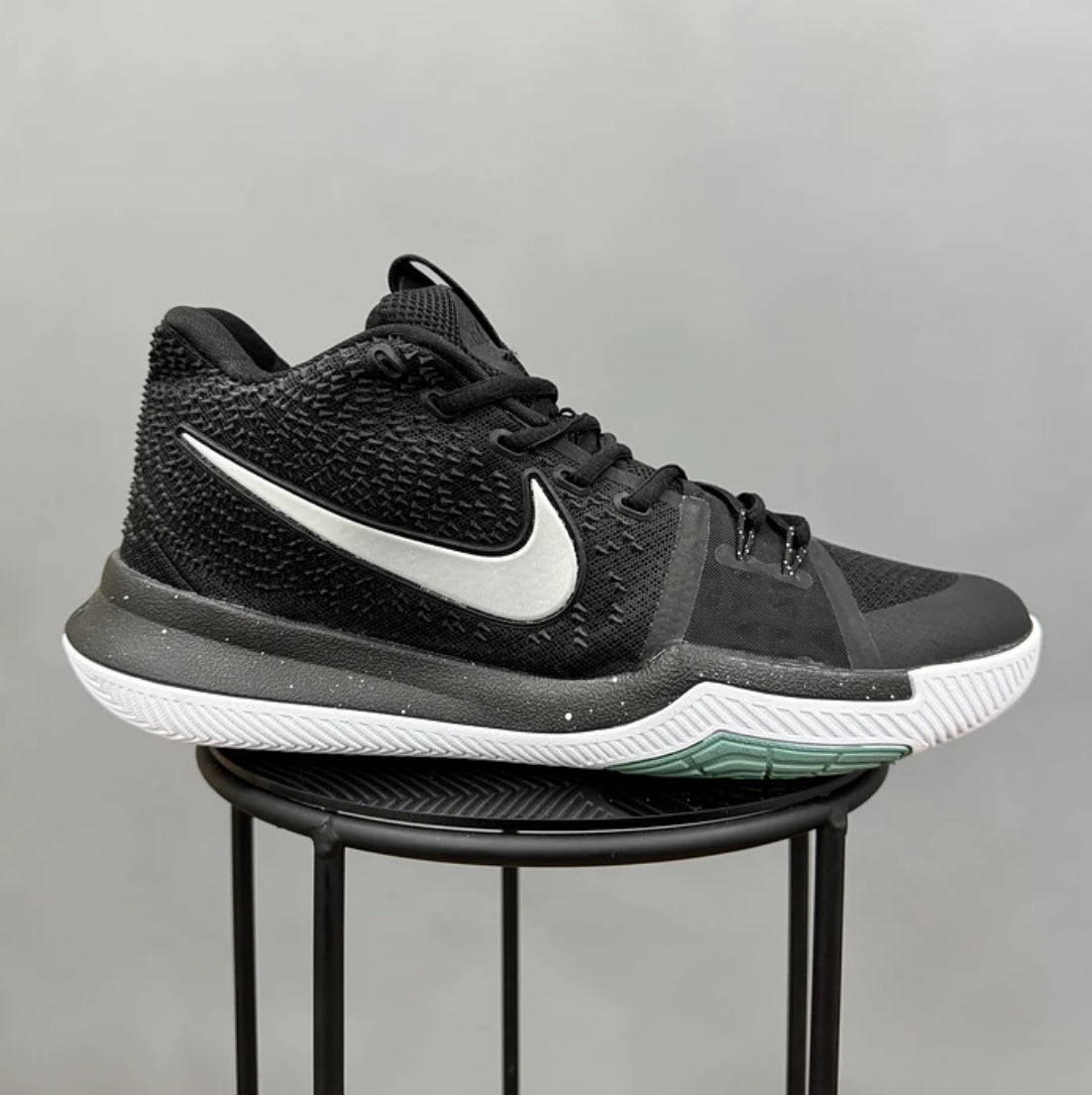 Nike Kyrie 3 Black white