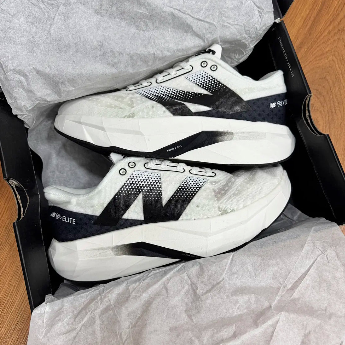 New Balance Elite Revel V4 Blanco Negro