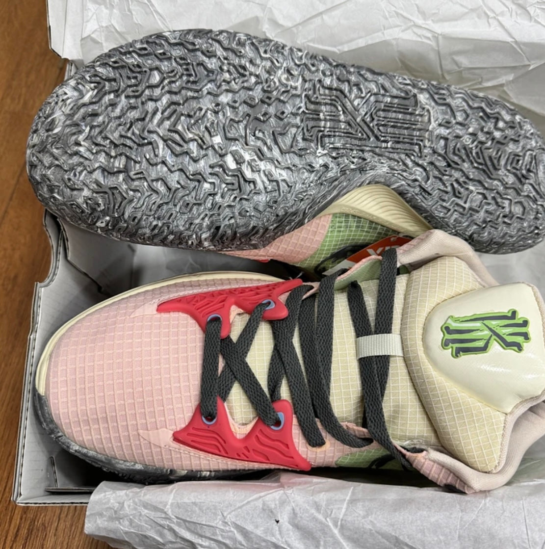 Nike Kyrie 4 Low Coral