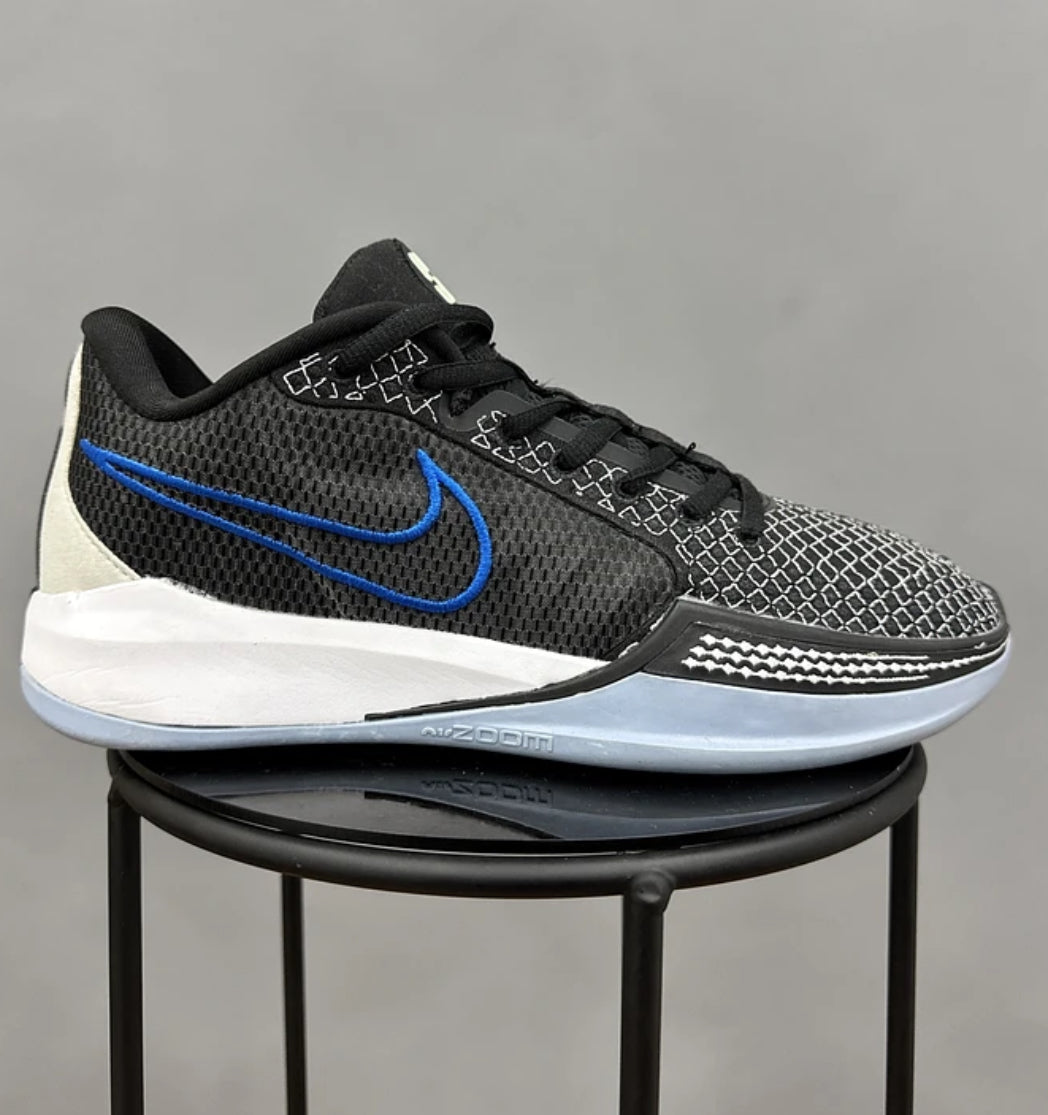 Nike Sabrina Magnetic