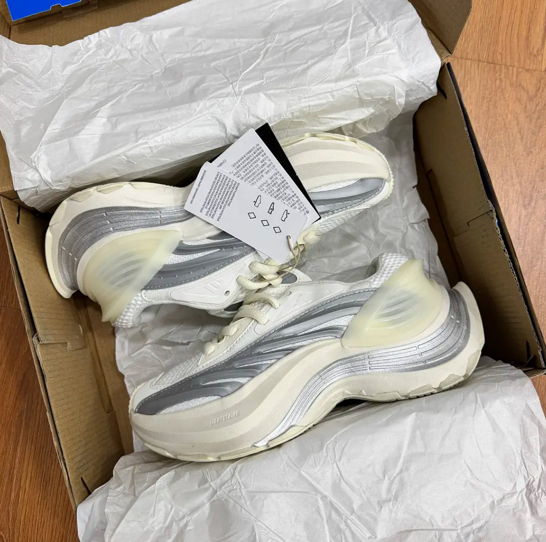 Adidas XLG Beige