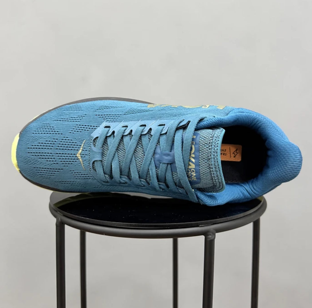 Hoka Mach 4 Petroleo
