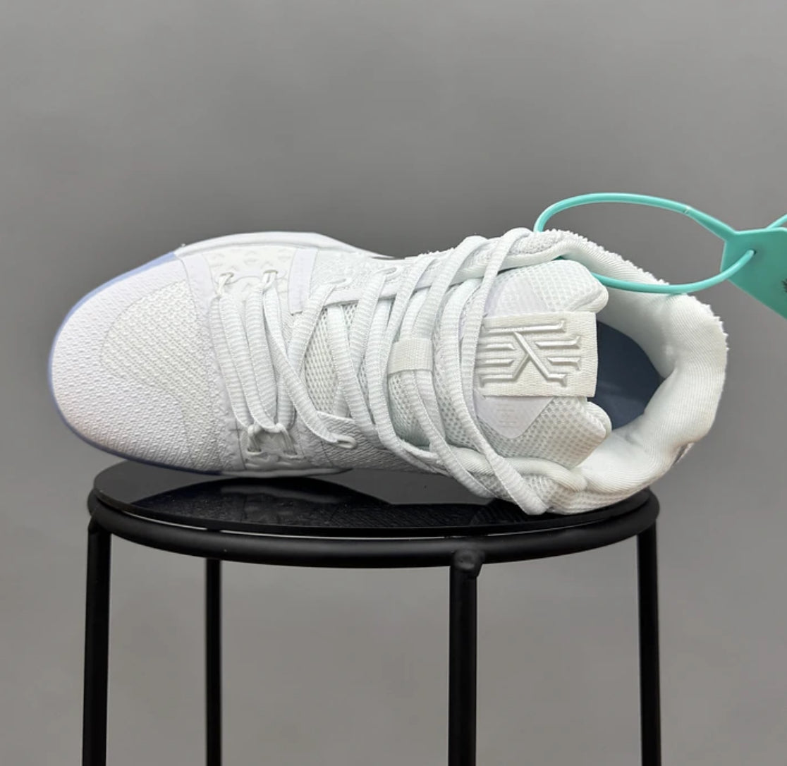 Nike Kyrie 3 Total White
