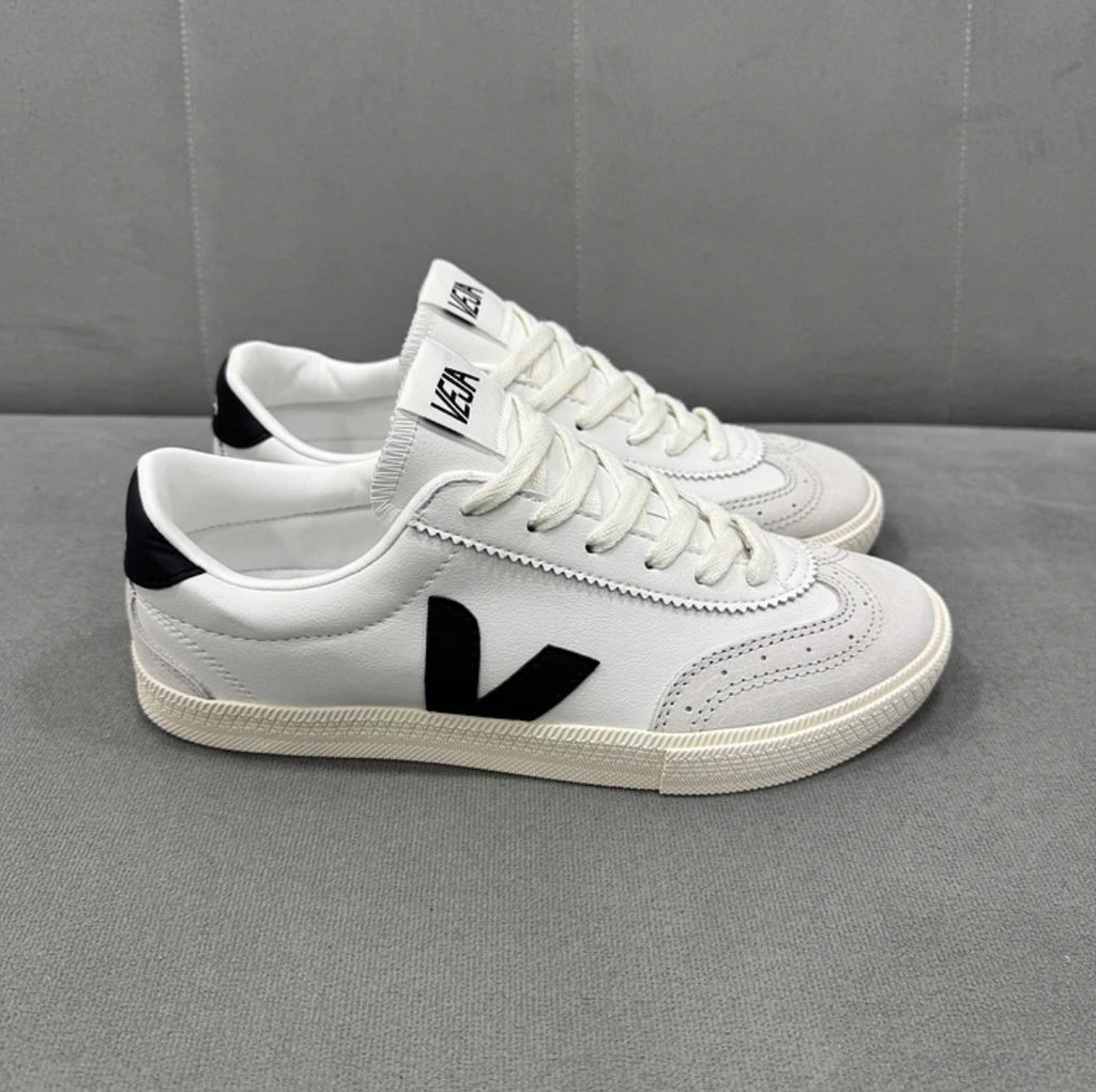 Veja Volley White Black