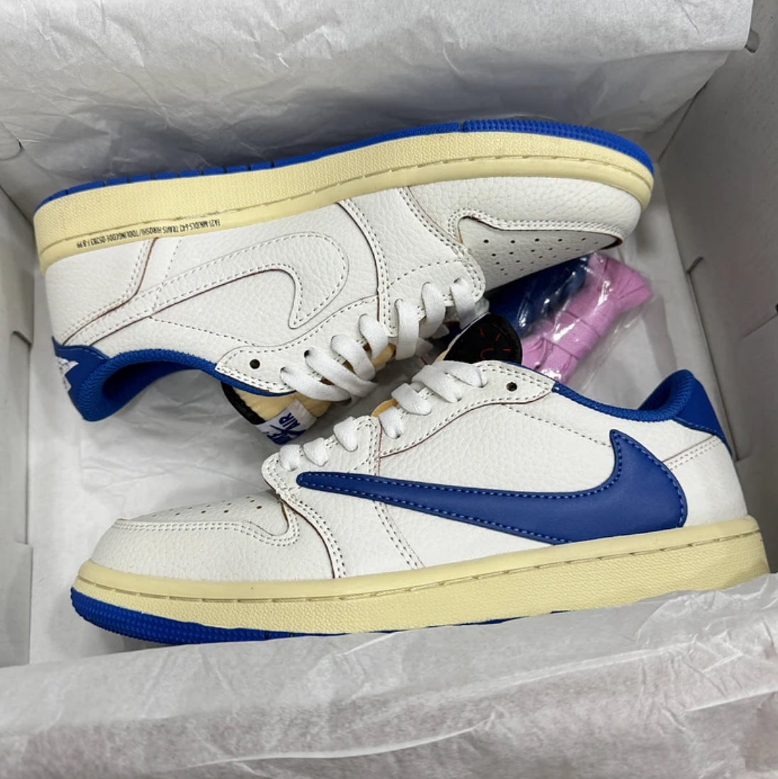 Jordan Retro 1 Low Travis Fragment