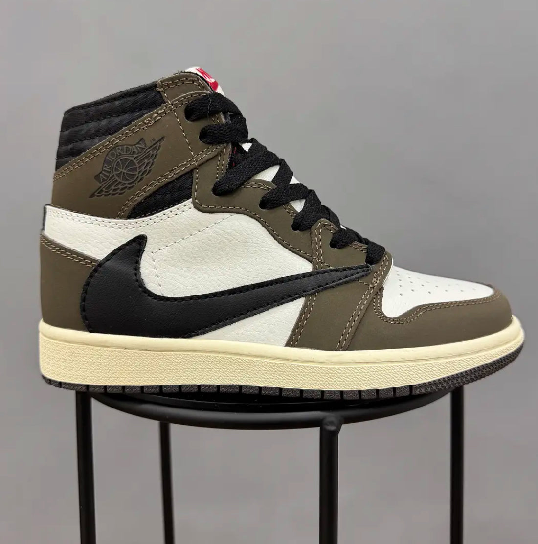 Jordan Retro 1 High Travis Scott Brown