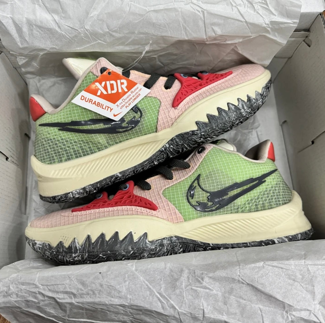 Nike Kyrie 4 Low Coral