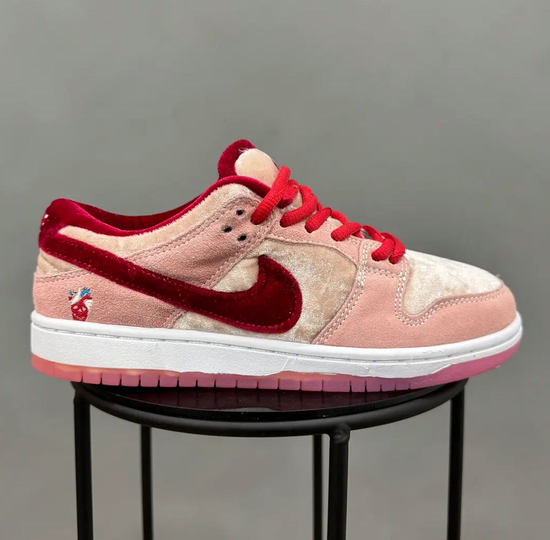 Nike Sb Dunk Strange Love