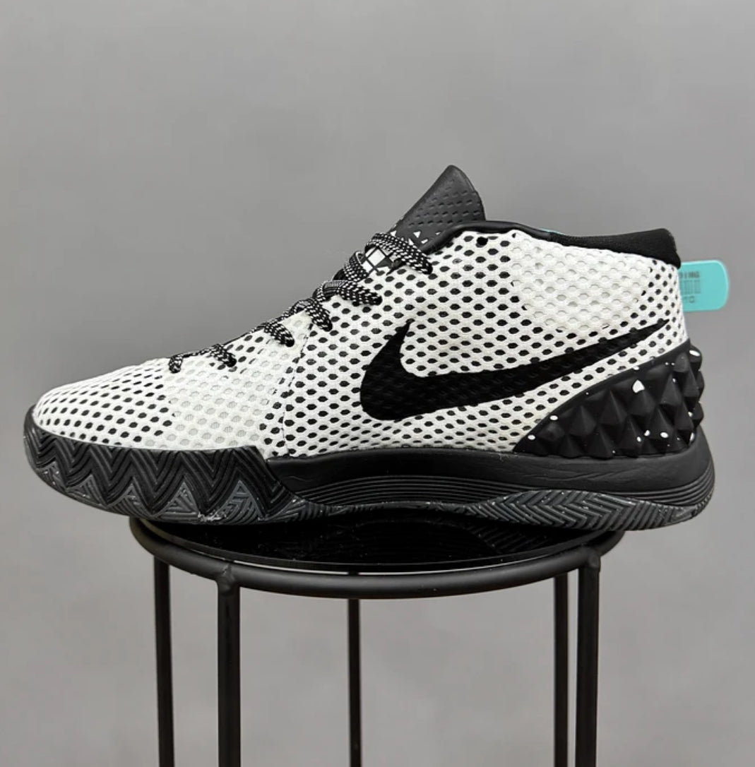 Nike Kyrie 4 Black
