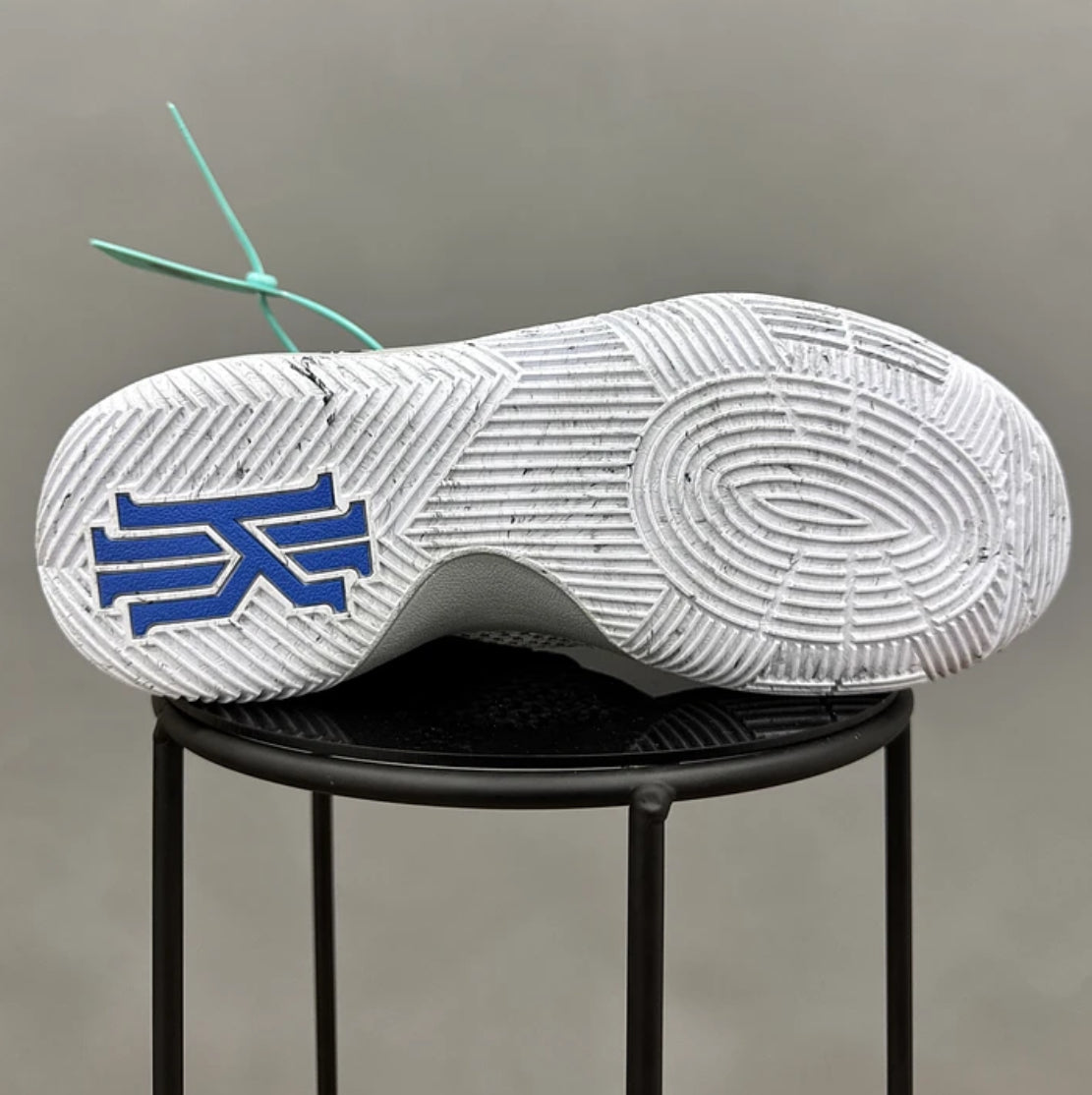 Nike Kyrie 2 Gris