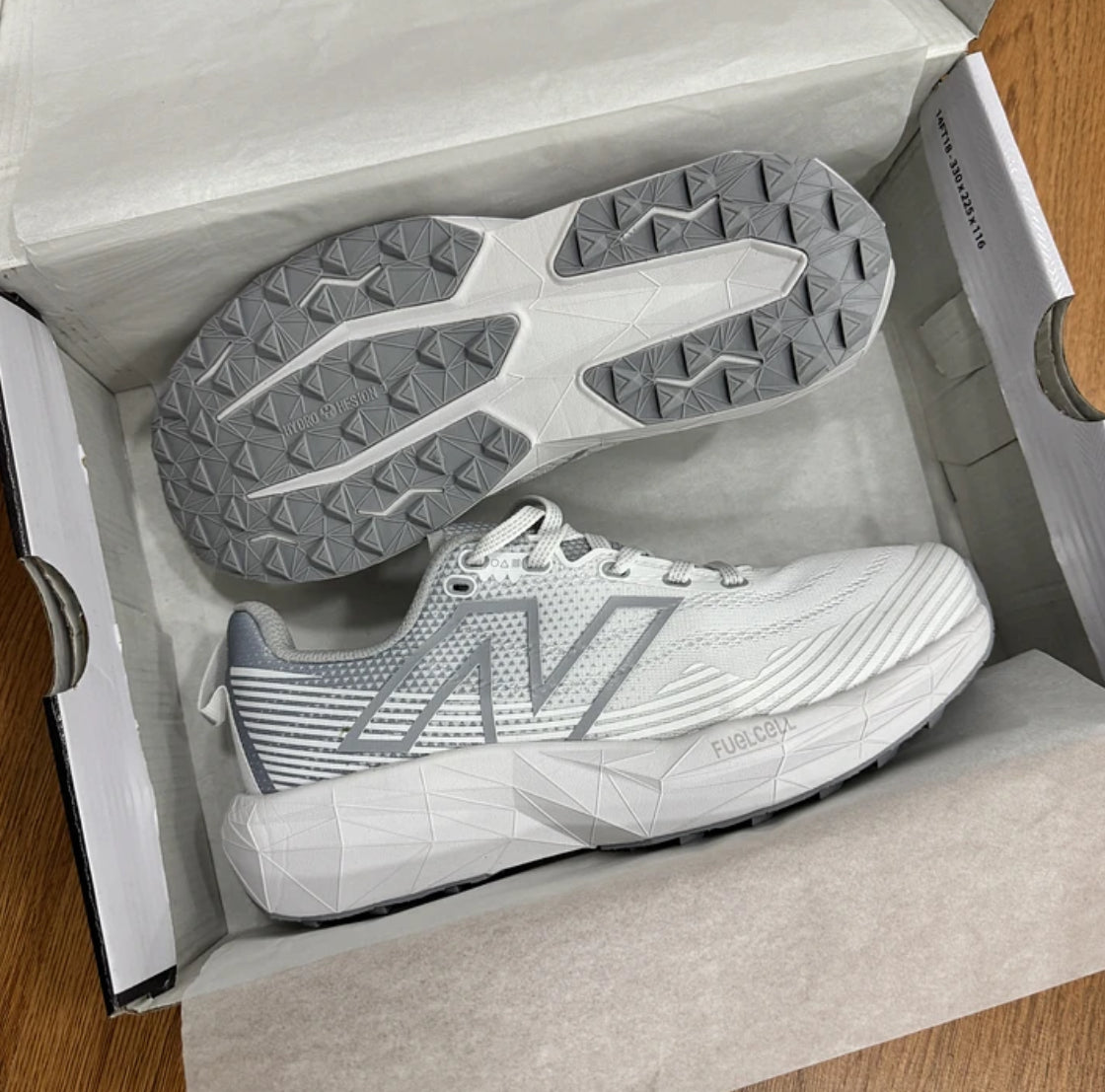 New Balance FuelCell Venym Blanco