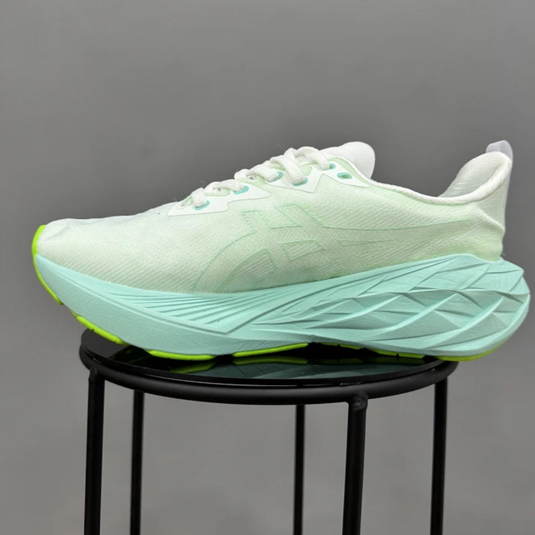 Asics Novablast 4 White Ocean