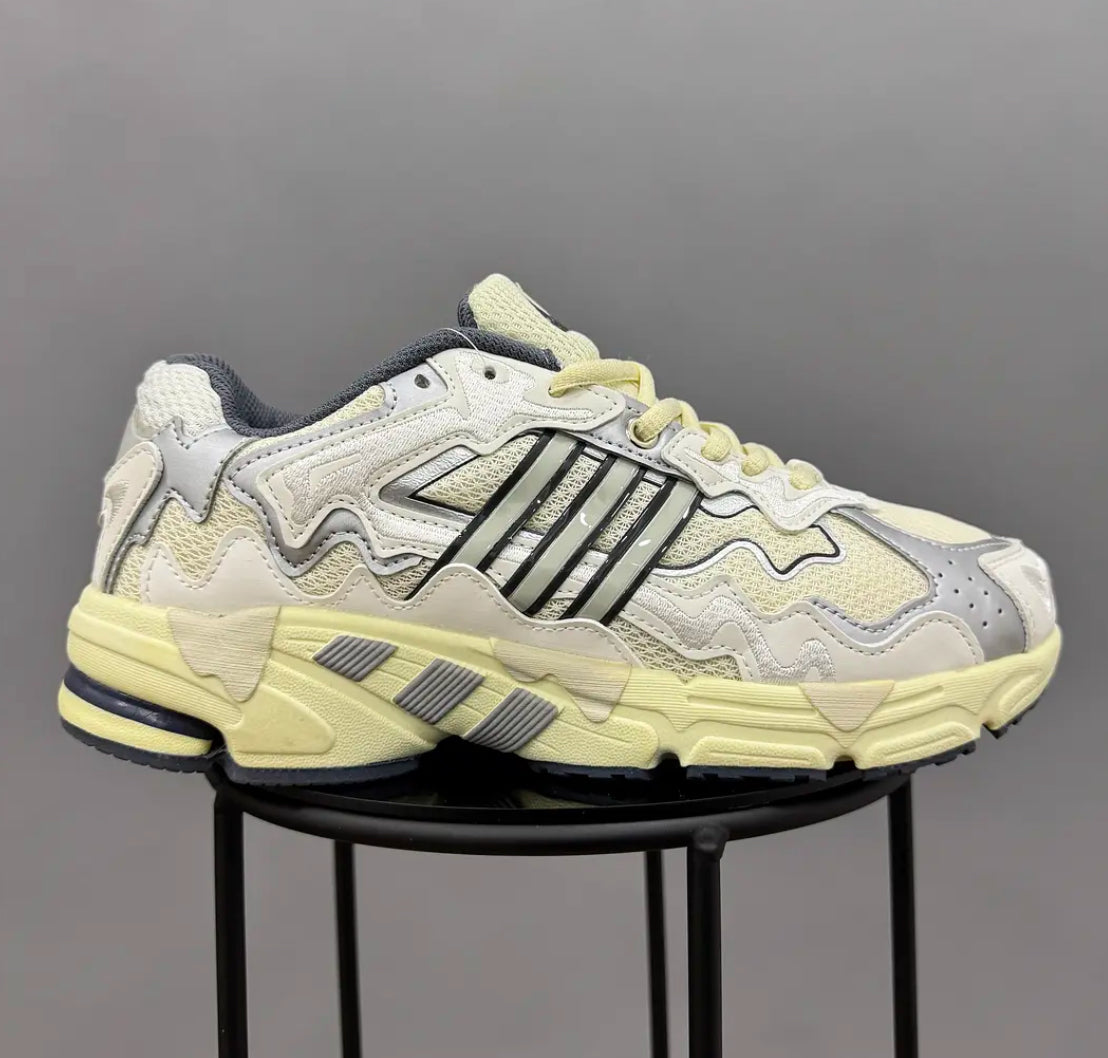 Adidas Response Cl Bad Bunny Beige