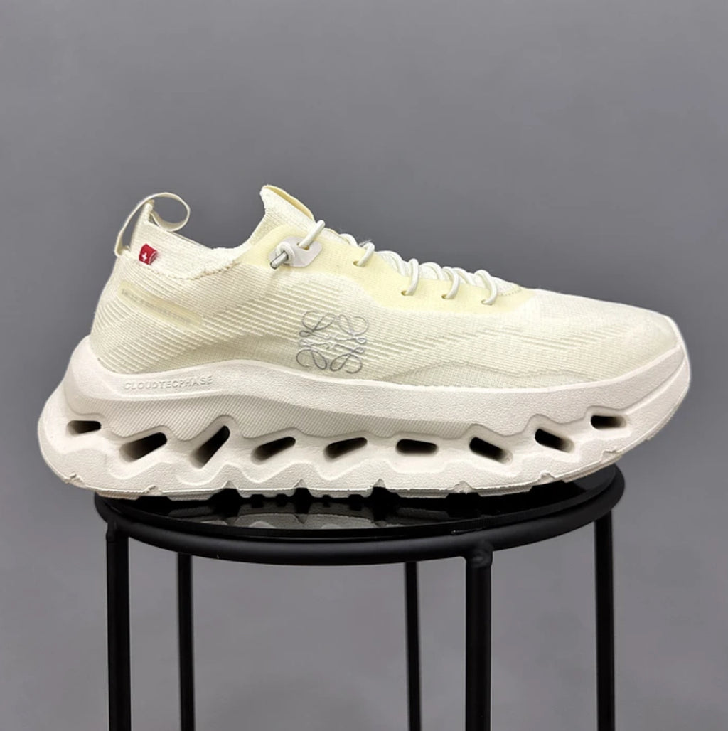 On Cloudtilt Loewe Crema