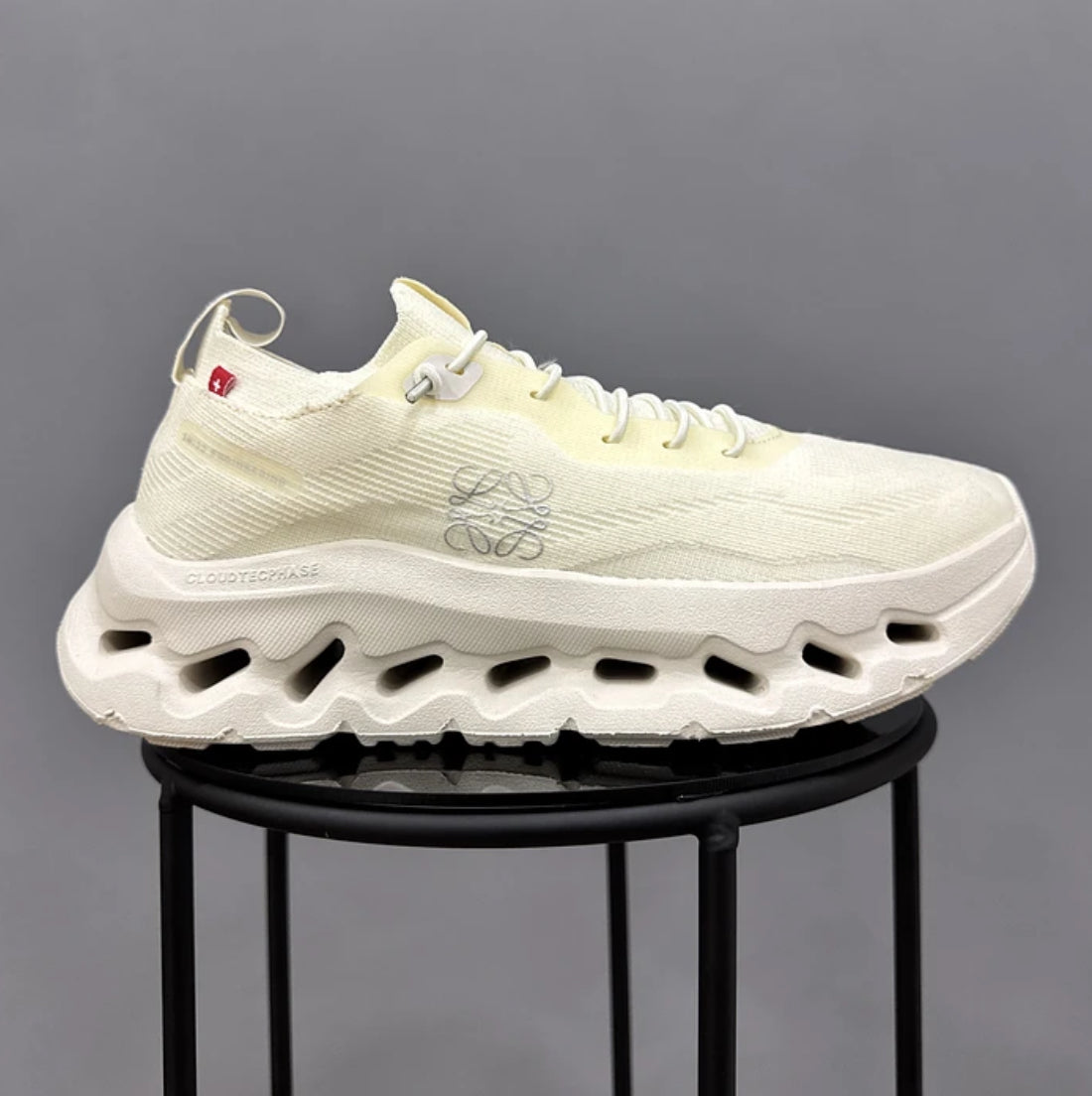On Cloudtilt Loewe Crema