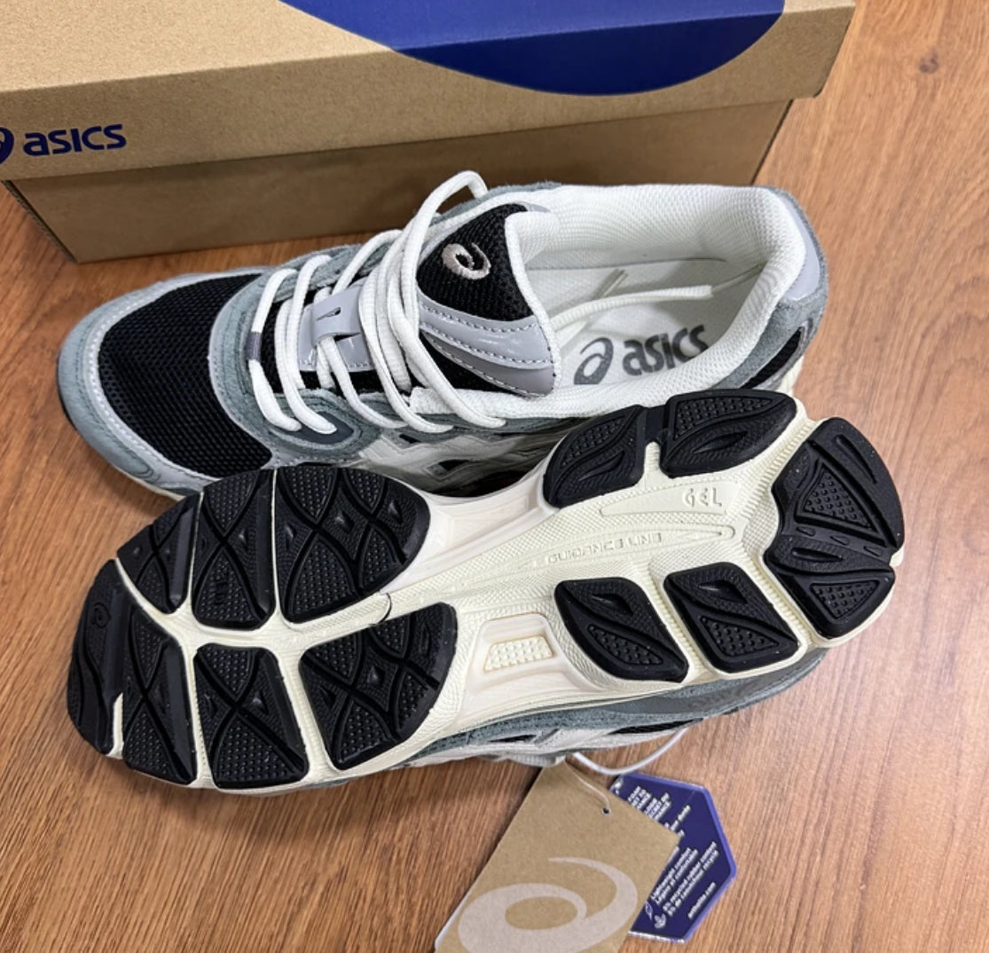Asics Gel Nyc Gris con Negro
