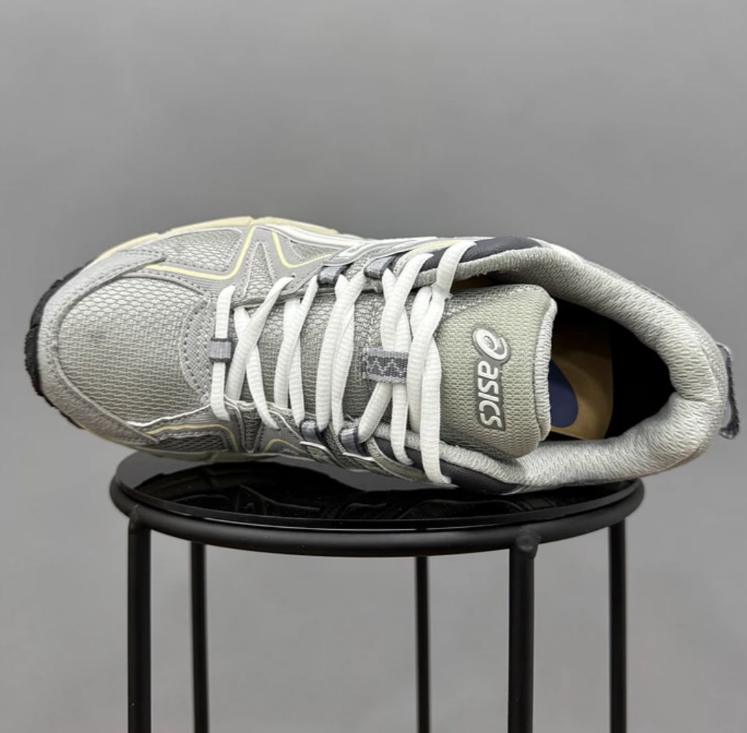 Asics Kahana 8 Gris
