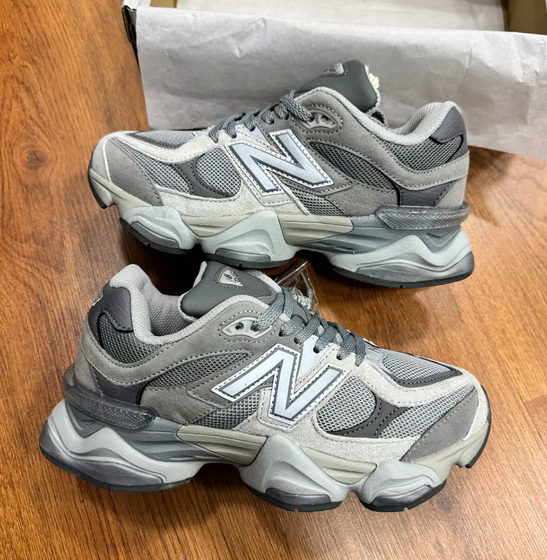 New Balance 9060 Gris 2