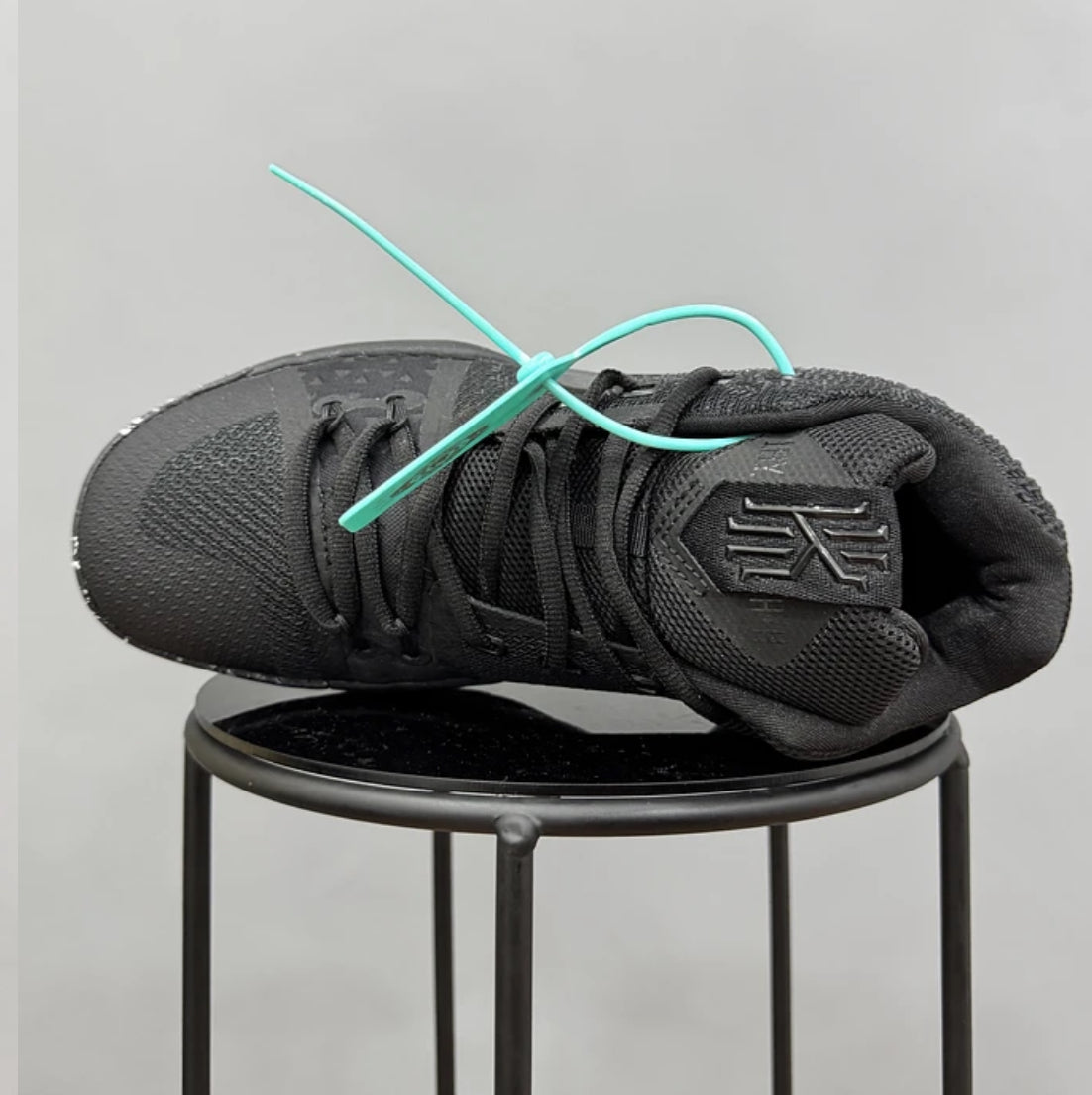 Nike Kyrie 3 Negra