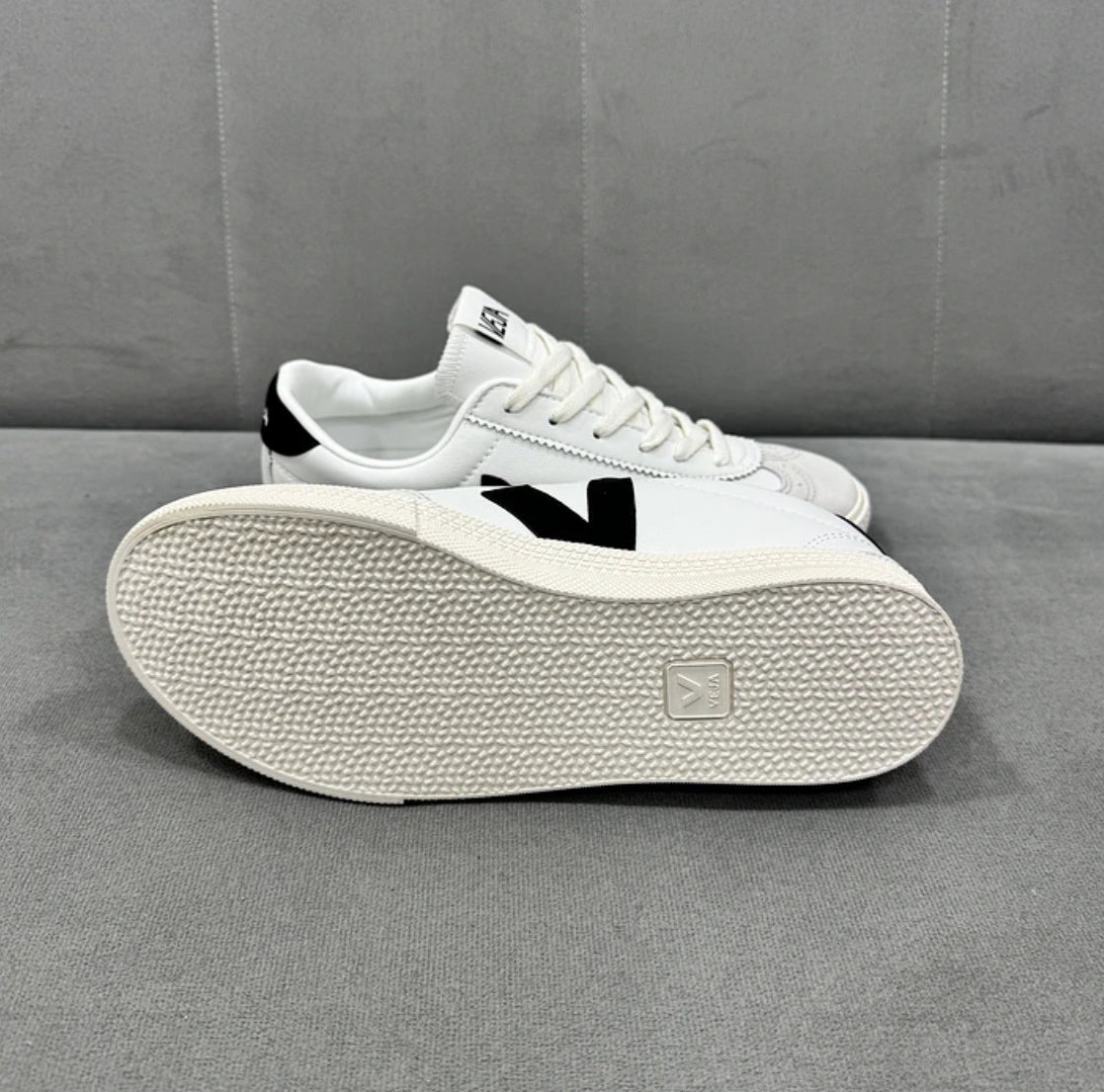 Veja Volley White Black