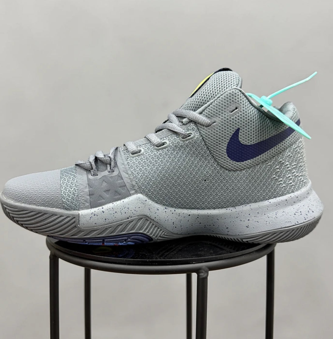 Nike Kyrie 3 New Grey