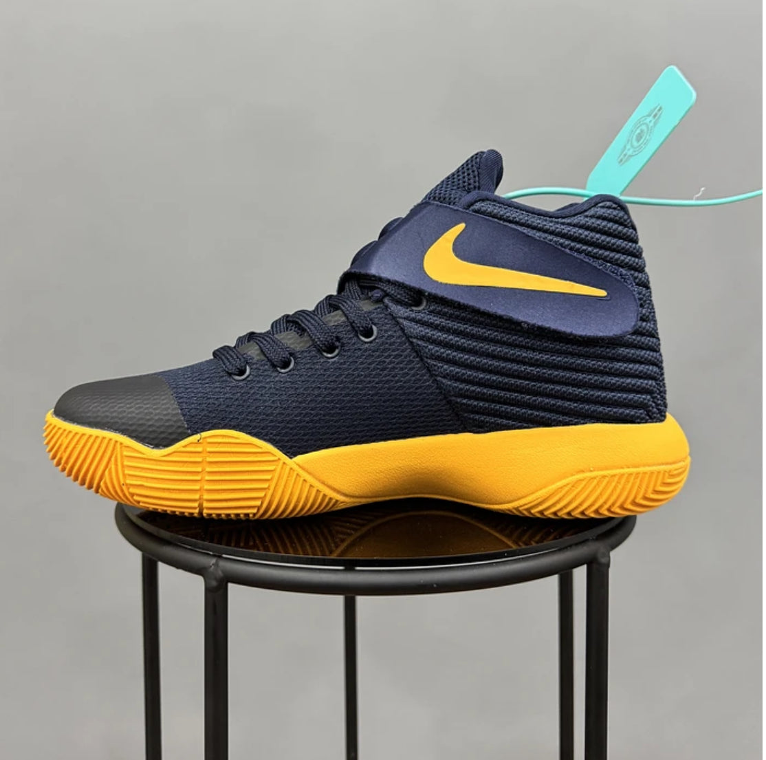 Nike Kyrie 2 Cavs
