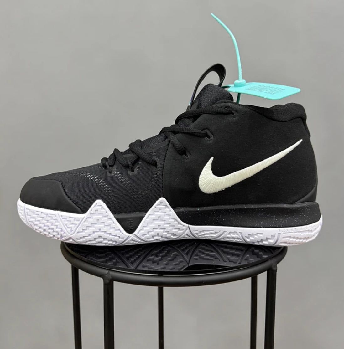 Nike Kyrie 4 Black White