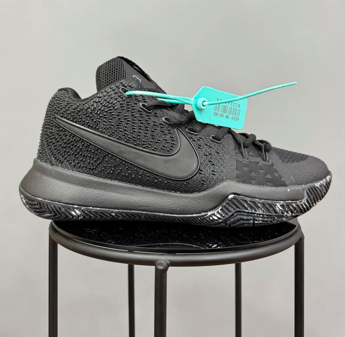 Nike Kyrie 3 Negra