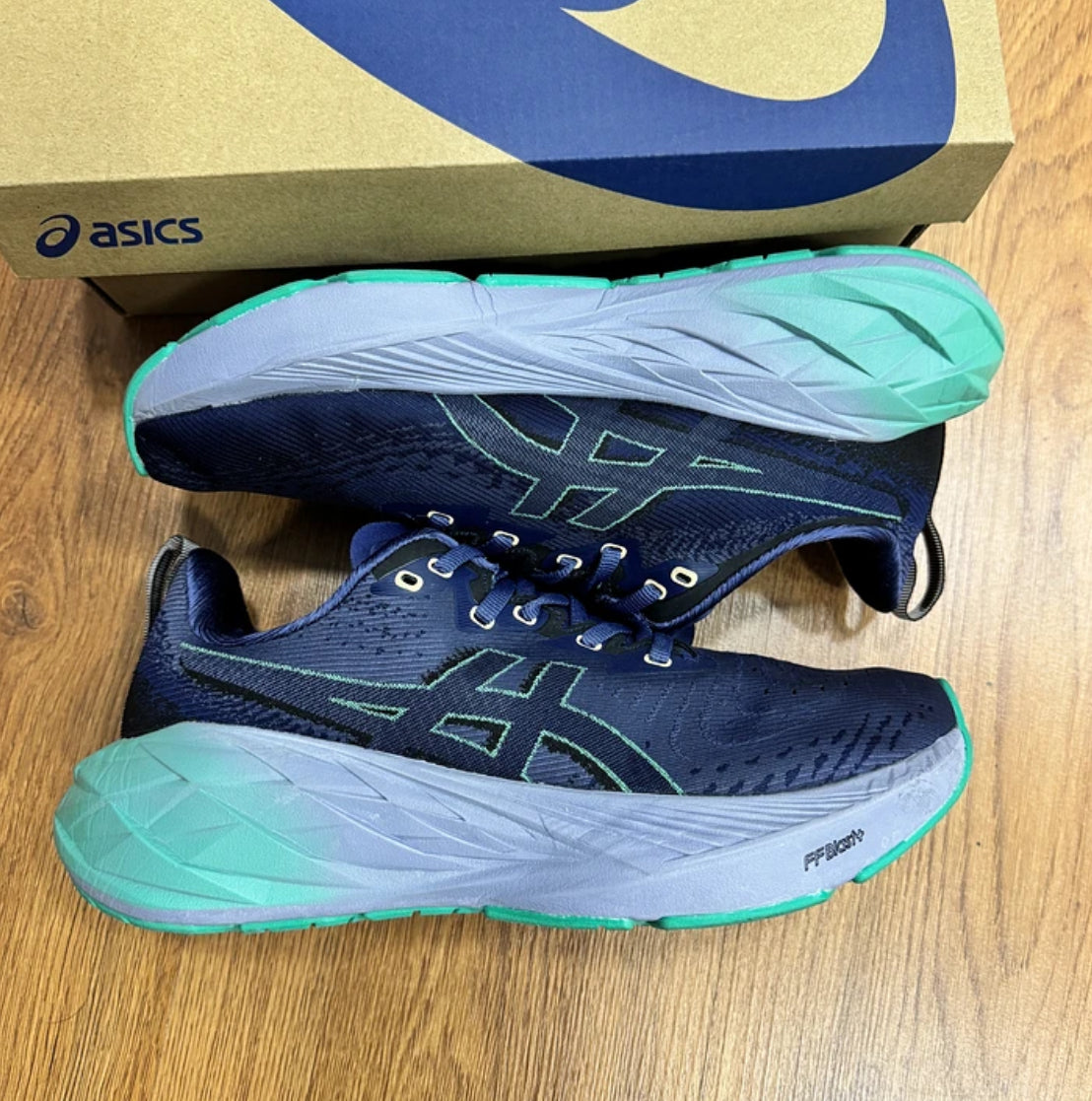 Asics Novablast 4 Dark Blue