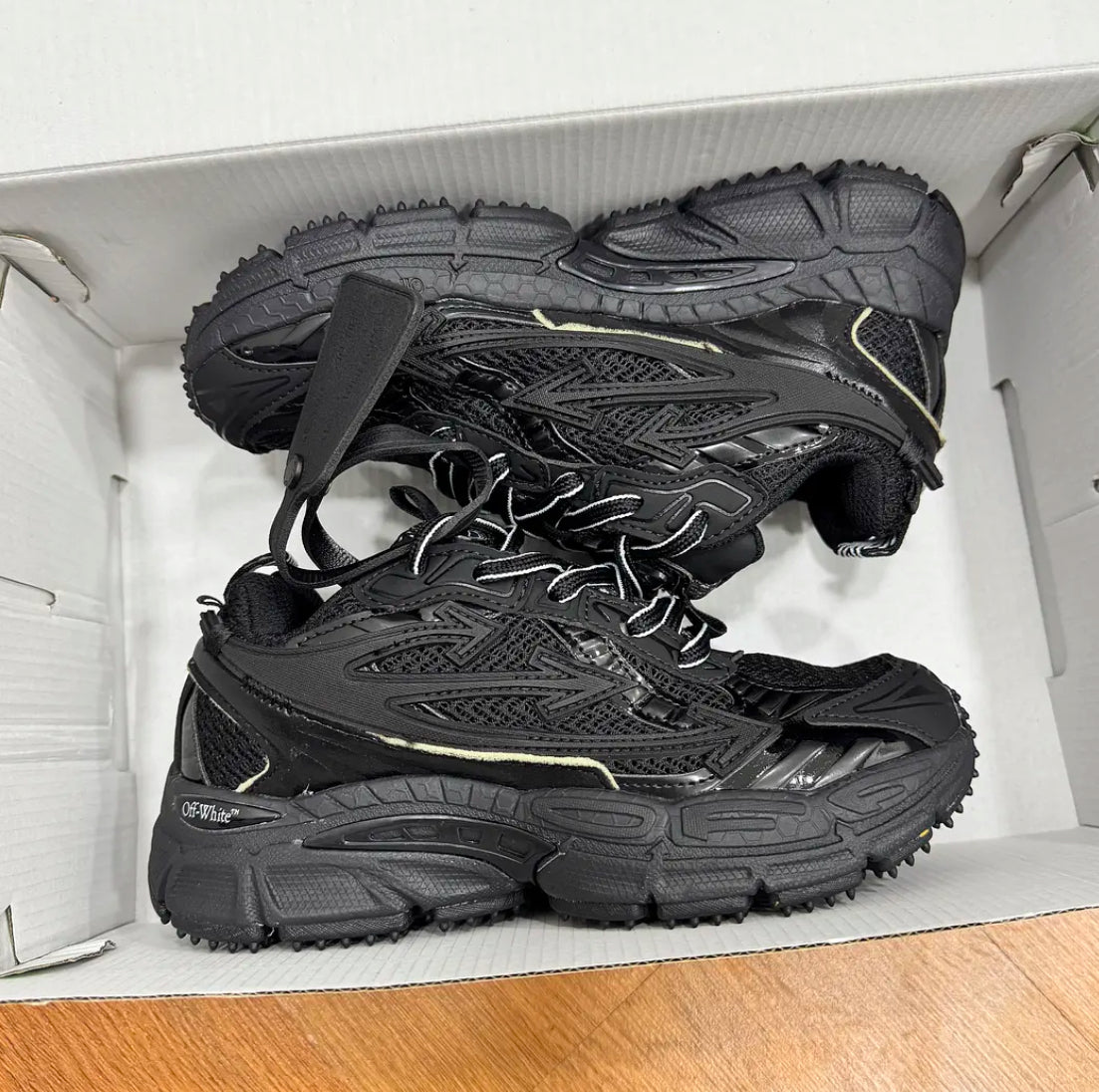 Off White Be Right Back Black