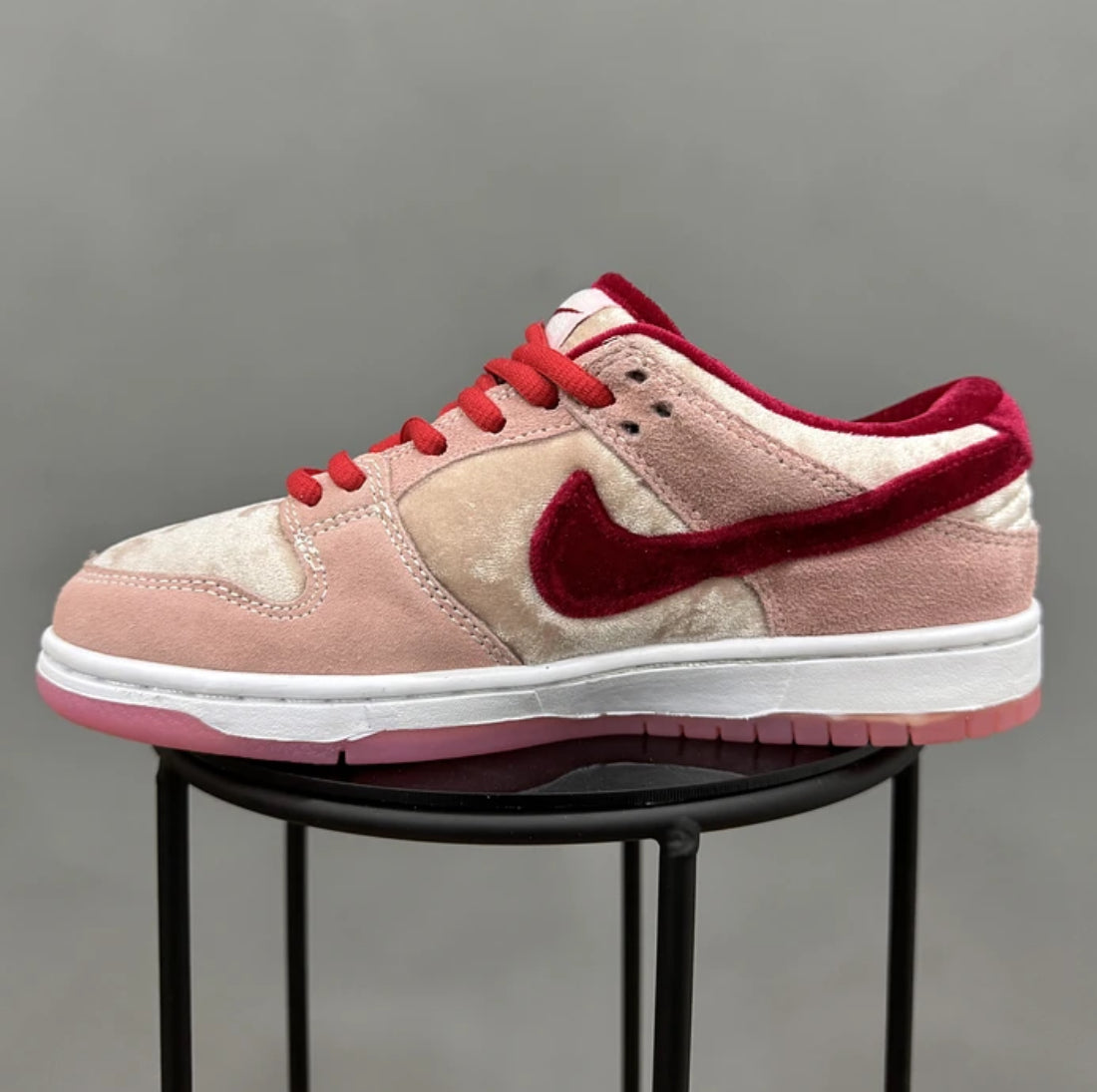Nike Sb Dunk Strange Love