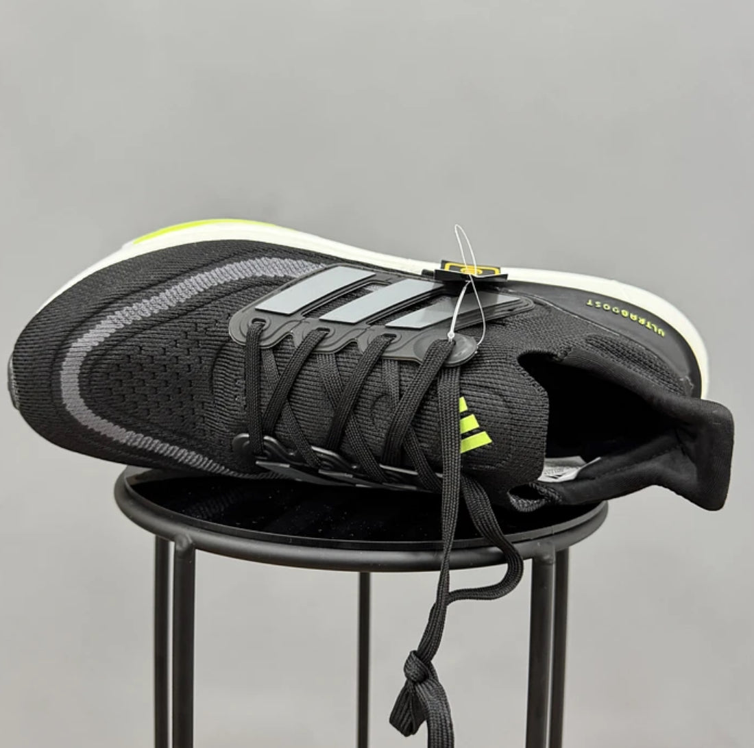 Adidas Ultraboost Light Negro