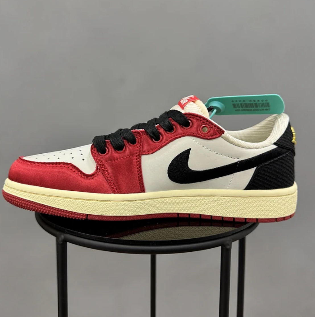 Jordan Retro 1 Low Trophy Room
