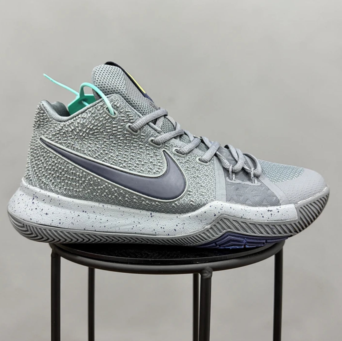 Nike Kyrie 3 New Grey