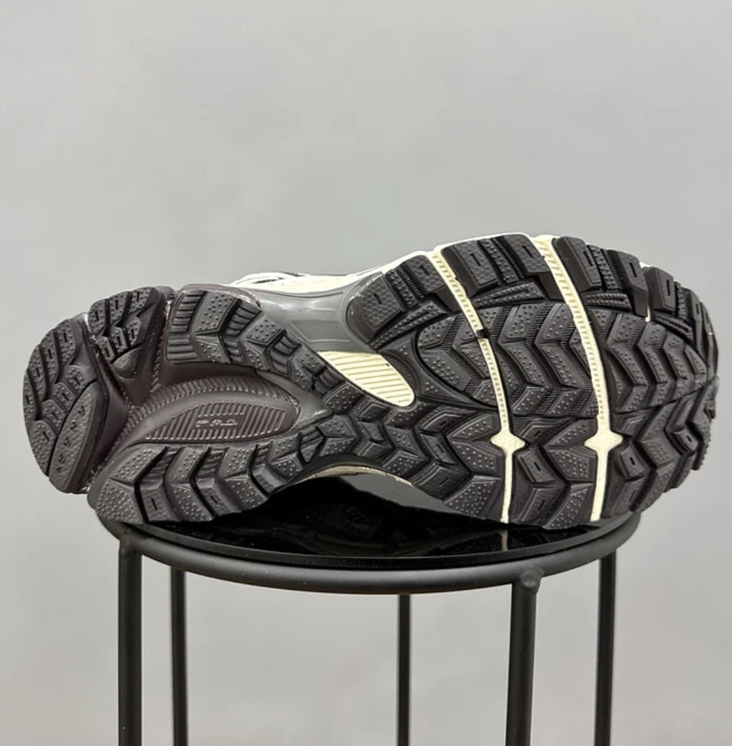 Asics Kahana 8 Beige
