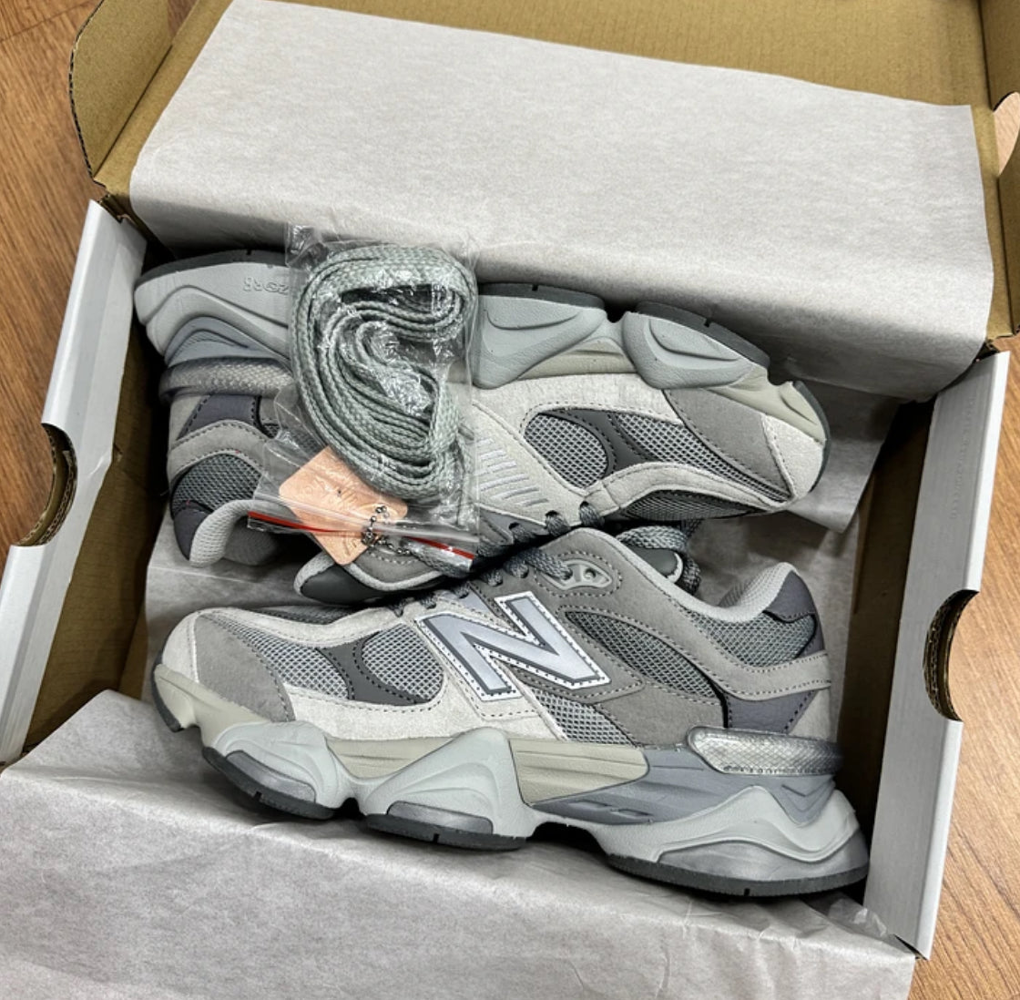 New Balance 9060 Gris 2