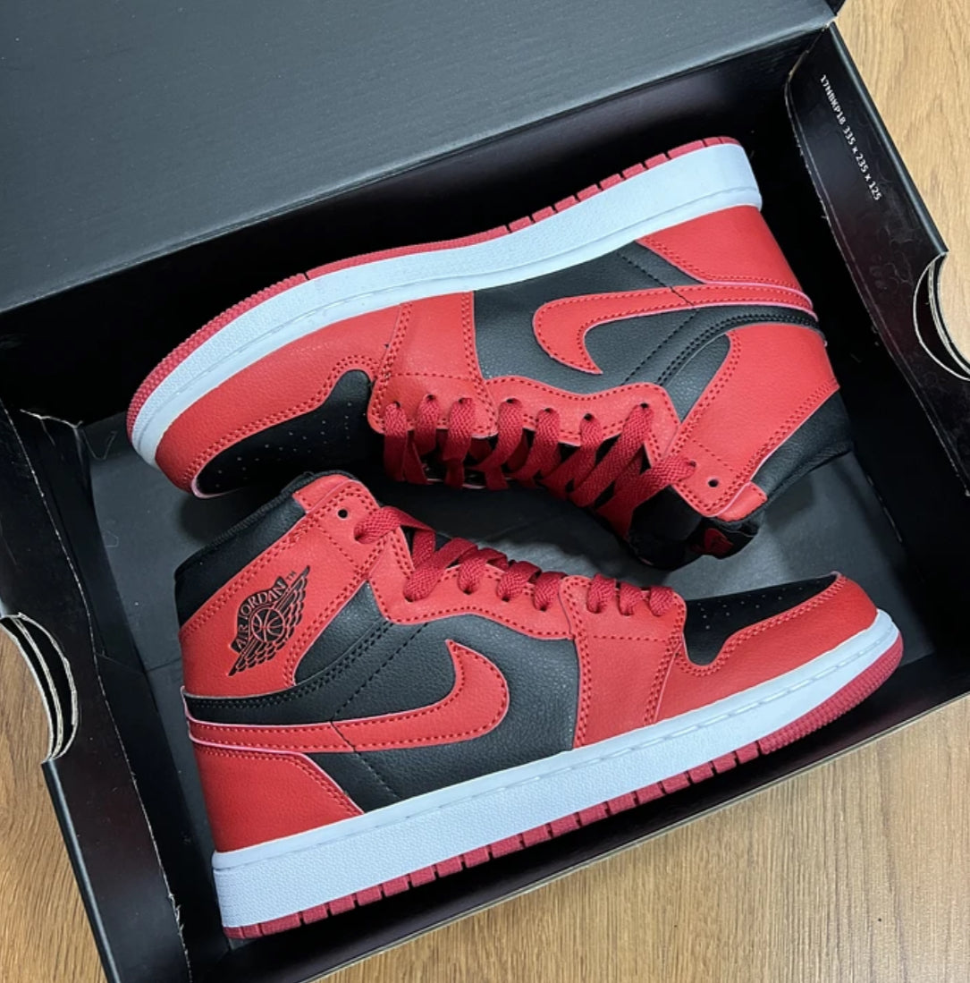 Jordan Retro 1 Mid Black Red